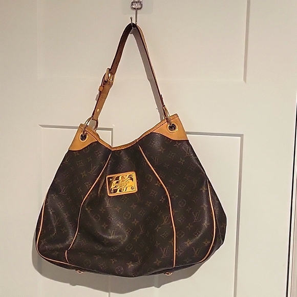 Louis Vuitton Hobo Bag - Picture 2 of 8
